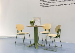 桌椅闪耀广州家博会创新设计摘双奖！pg电子试玩平台三朗FINN系列餐(图3)