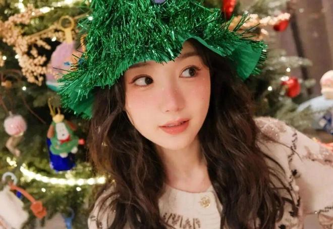 又萌又可爱少女感爆棚宛如18岁pg模拟器试玩毛晓彤晒圣诞美照(图2) 又萌又可爱少女感爆棚宛如18岁pg模拟器试玩毛晓彤晒圣诞美照(图2)